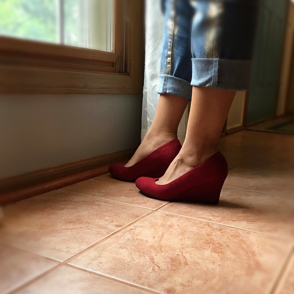 Dexter Red Wedges